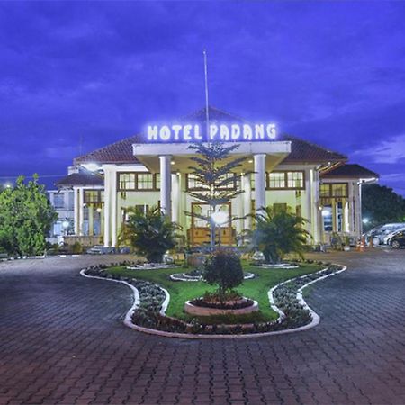 Hotel Padang Exterior foto