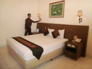 Hotel Padang Exterior foto
